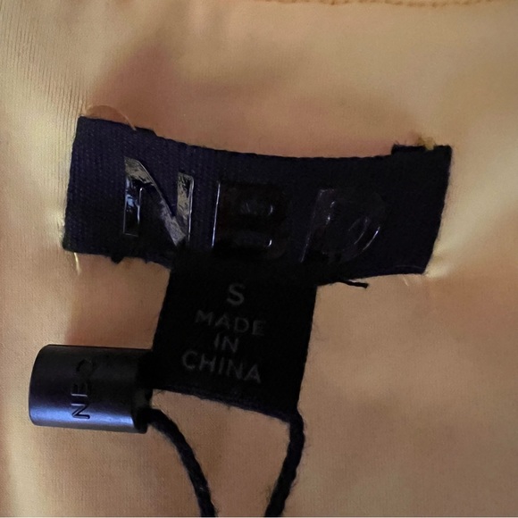 NWT NBD Emery Embroidered Lace Plunging Wired V Neck Mini Dress, Canary - Picture 9 of 11